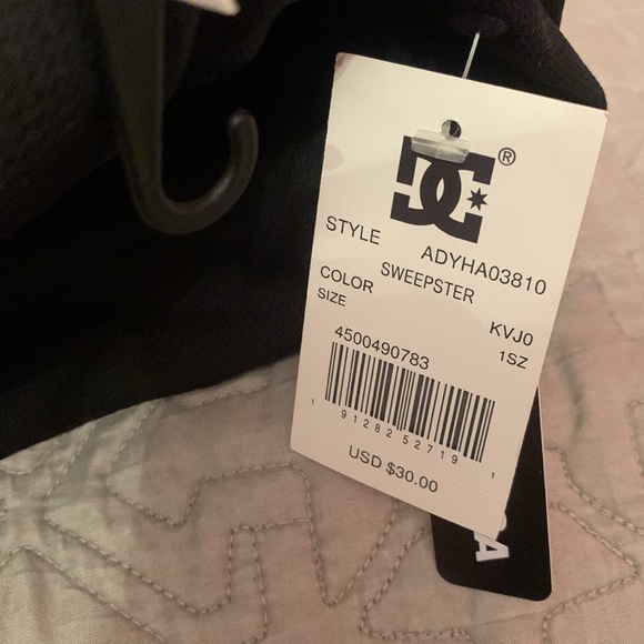 New DC Hat - Picture 3 of 6